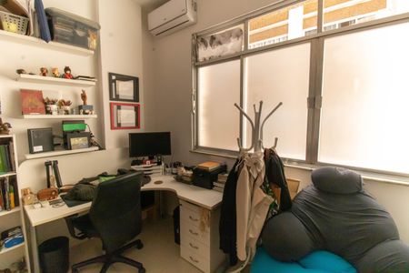 Quarto de apartamento à venda com 2 quartos, 75m² em Icaraí, Niterói