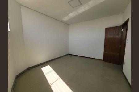Quarto de apartamento para alugar com 2 quartos, 90m² em Novo Riacho, Contagem