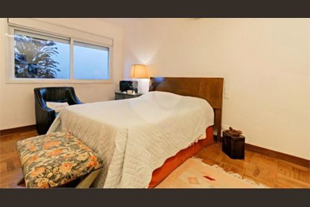 Casa à venda com 4 quartos, 410m² em Jardim Europa, São Paulo