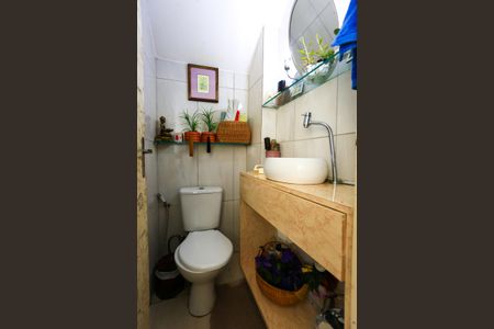 Lavabo de casa de condomínio para alugar com 2 quartos, 100m² em Vila Pirajussara, São Paulo