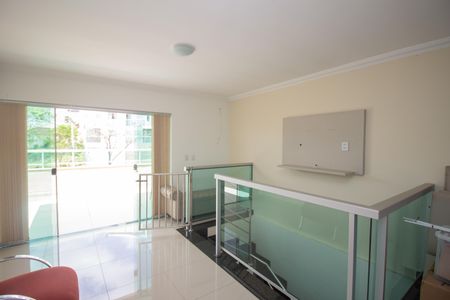 Sala de TV de casa à venda com 3 quartos, 160m² em Cabral, Contagem