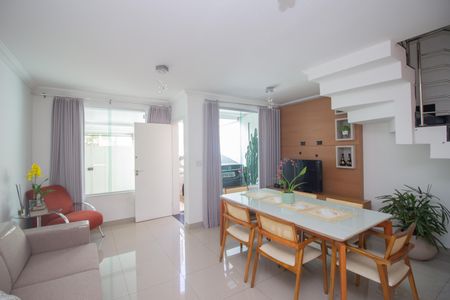 Sala de casa à venda com 3 quartos, 160m² em Cabral, Contagem