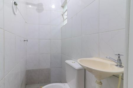 Banheiro de casa para alugar com 1 quarto, 70m² em Jardim Maria Luiza, São Paulo