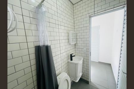 Banheiro de kitnet/studio para alugar com 1 quarto, 22m² em Vila Operária, Guarulhos