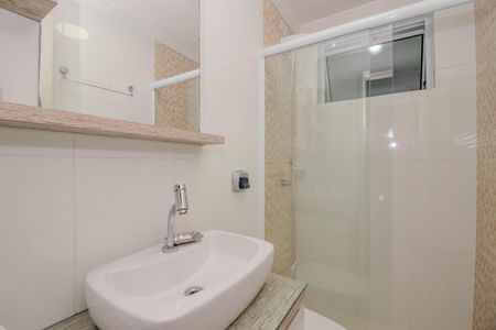 Banheiro de kitnet/studio à venda com 1 quarto, 40m² em Santa Cecília, Porto Alegre