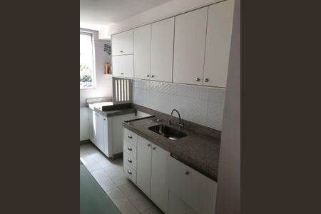 Cozinha de apartamento à venda com 2 quartos, 60m² em Planalto, Belo Horizonte