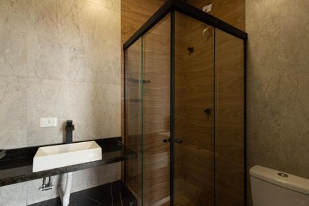 Banheiro de kitnet/studio para alugar com 1 quarto, 28m² em Vila Carvalho, Sorocaba