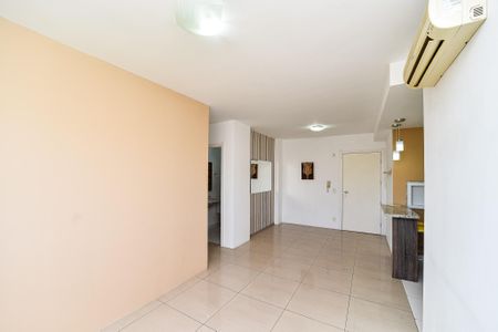 Sala de apartamento à venda com 2 quartos, 60m² em São Sebastião, Porto Alegre