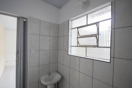 Banheiro de casa para alugar com 2 quartos, 550m² em Vila Ede, São Paulo