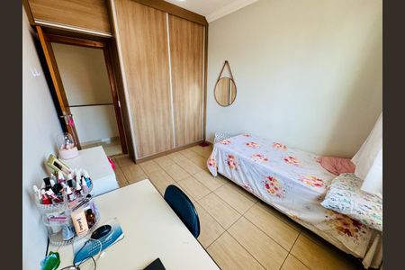 Casa à venda com 3 quartos, 180m² em Sinimbu, Belo Horizonte