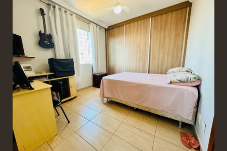 Casa à venda com 3 quartos, 180m² em Sinimbu, Belo Horizonte