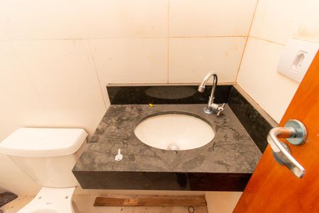 Banheiro de apartamento para alugar com 1 quarto, 28m² em Vila Santa Clara, São Paulo