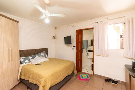 Suíte de casa à venda com 6 quartos, 200m² em Parque dos Bancários, São Paulo