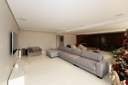 Sala de TV de apartamento à venda com 4 quartos, 260m² em Vila da Serra, Nova Lima