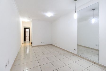 Sala de casa de condomínio à venda com 2 quartos, 65m² em Vila Carmosina, São Paulo
