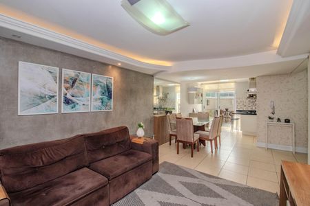 Sala de casa de condomínio à venda com 3 quartos, 150m² em São Sebastião, Porto Alegre