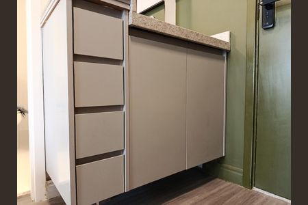 Banheiro Social de kitnet/studio para alugar com 1 quarto, 24m² em Jardim das Bandeiras, São Paulo