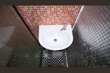 Banheiro Social de kitnet/studio para alugar com 1 quarto, 20m² em Vila Santa Clara, São Paulo