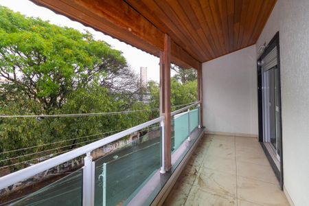 Sacada de casa para alugar com 3 quartos, 220m² em Jardim Avelino, São Paulo