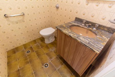 Banheiro de casa de condomínio para alugar com 1 quarto, 40m² em Chácara Belenzinho, São Paulo