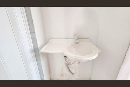 Banheiro Social de casa para alugar com 1 quarto, 45m² em Boca do Rio, Salvador