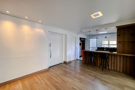 Sala de apartamento à venda com 3 quartos, 107m² em Vila Lucia Elvira, São Paulo
