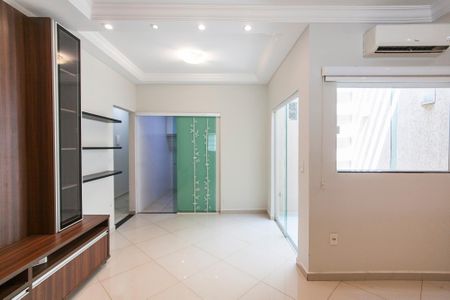 Sala de casa para alugar com 3 quartos, 240m² em Nova Uberlândia, Uberlândia