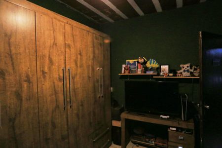 Suíte de casa à venda com 4 quartos, 597m² em Pompéia, Belo Horizonte