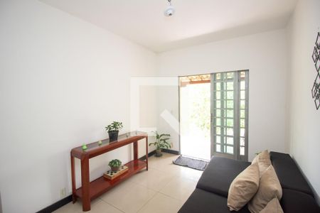 Casa à venda com 3 quartos, 131m² em Santa Helena, Contagem
