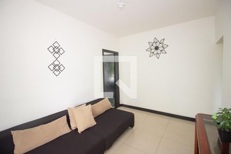 Casa à venda com 3 quartos, 131m² em Santa Helena, Contagem