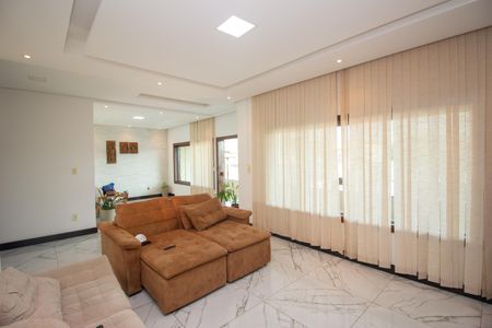 Sala de casa para alugar com 5 quartos, 700m² em Chácara Contagem, Contagem