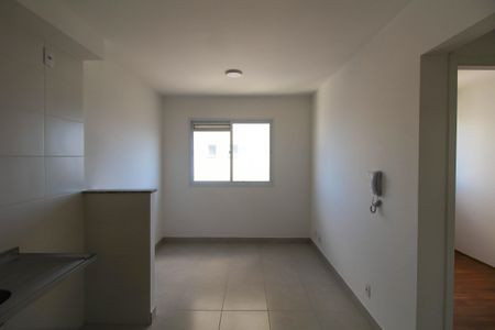 Sala/Cozinha de apartamento à venda com 2 quartos, 32m² em Jardim Planalto, São Paulo