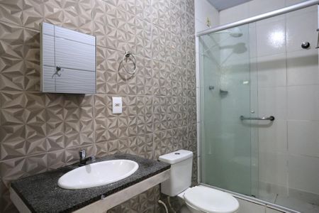 Banheiro de kitnet/studio para alugar com 1 quarto, 38m² em São Paulo, Belo Horizonte