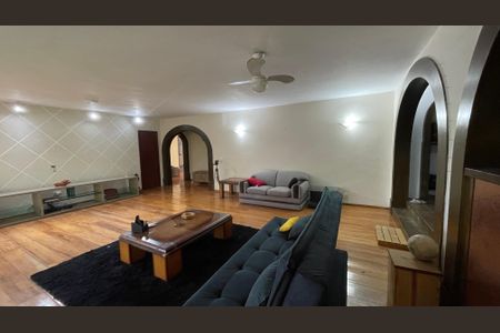 Sala de casa para alugar com 6 quartos, 350m² em Jardim Guanabara, Rio de Janeiro