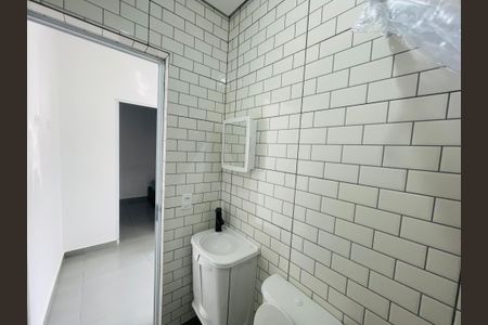 Banheiro de kitnet/studio para alugar com 1 quarto, 22m² em Vila Operária, Guarulhos