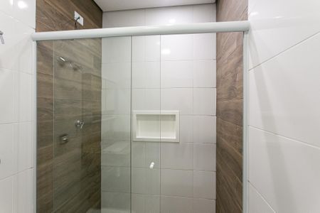 Banheiro Social de kitnet/studio para alugar com 1 quarto, 33m² em Vila Esperança, São Paulo