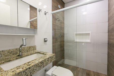 Banheiro Social de kitnet/studio para alugar com 1 quarto, 33m² em Vila Esperança, São Paulo