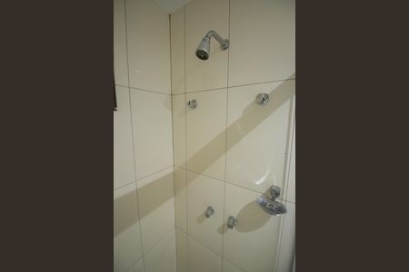 Banheiro de apartamento para alugar com 1 quarto, 35m² em Porto Velho, São Gonçalo