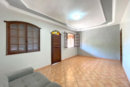 Sala de casa à venda com 3 quartos, 240m² em Guarani, Belo Horizonte