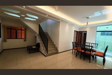 Sala de casa à venda com 3 quartos, 237m² em Horto Florestal, Jundiaí