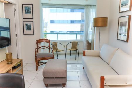 Sala de kitnet/studio para alugar com 1 quarto, 45m² em Caminho das Árvores, Salvador