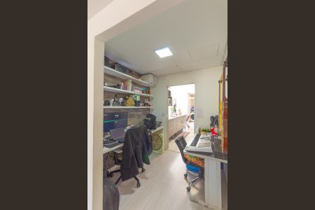 Escritório de casa à venda com 2 quartos, 160m² em Guajuviras, Canoas