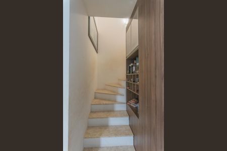 Escada de casa de condomínio à venda com 3 quartos, 230m² em Jardim Nova Europa, Campinas