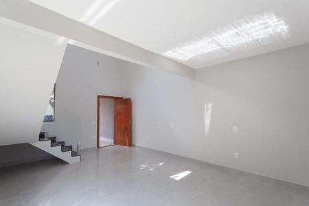 Sala de casa à venda com 4 quartos, 261m² em Heliópolis, Belo Horizonte