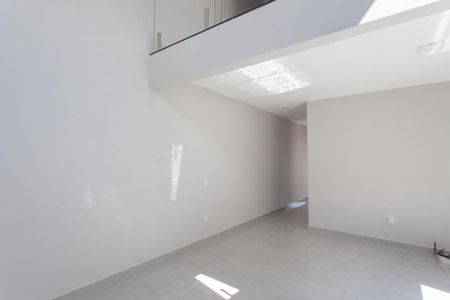 Sala de casa à venda com 4 quartos, 261m² em Heliópolis, Belo Horizonte