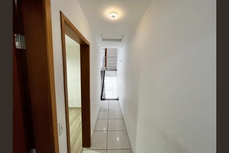 Corredor de casa à venda com 3 quartos, 104m² em Jardim Rossin, São Paulo