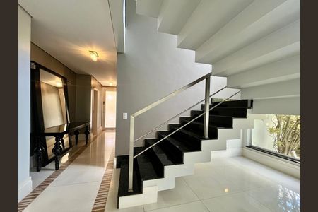 Escada de casa à venda com 4 quartos, 435m² em Residencial Parque das Araucárias, Campinas