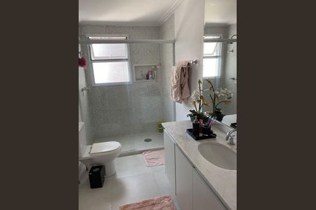 Banheiro de apartamento para alugar com 2 quartos, 155m² em Empresarial 18 do Forte, Barueri