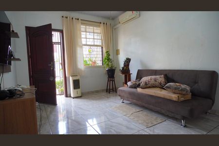 Sala de casa para alugar com 2 quartos, 200m² em Passo D’areia, Porto Alegre