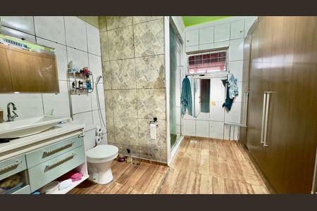 Banheiro Social de casa à venda com 3 quartos, 240m² em Tropical, Contagem